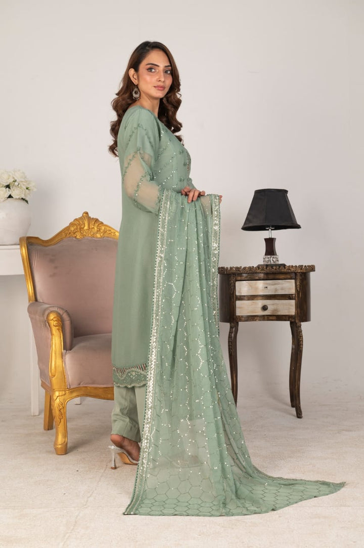 Side view of the kameez and trousers