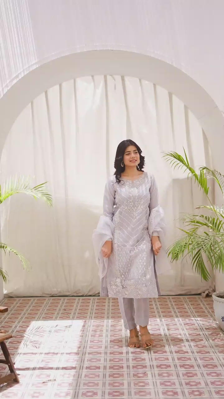 Woman wearing a lilac outfit video
